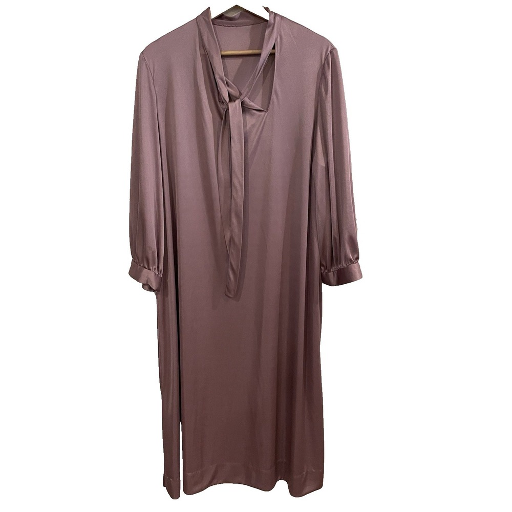 Vintage Women's 70s Long Sleeve Lavender Satin Shift Dress High Tie Neck L/XL